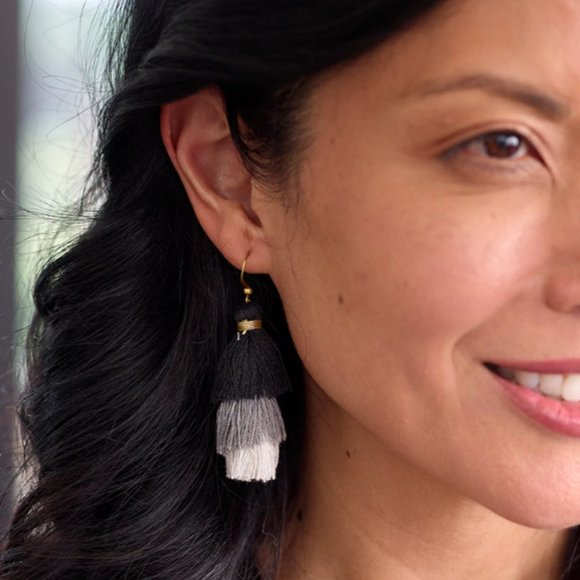 BNWT Initials Inc Wooden Tassel Necklace and Earing set. Color: Black Ombre - Picture 6 of 7